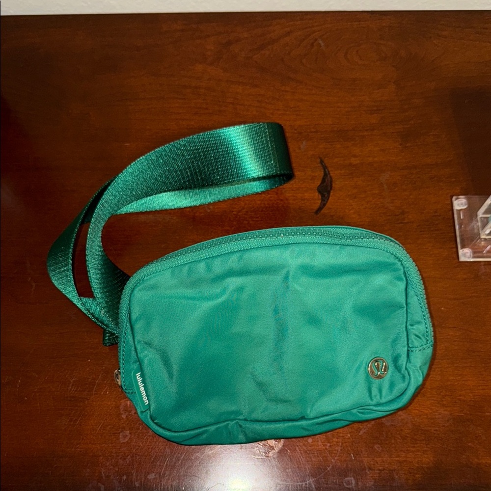 Lululemon Alouette Green Crossbody Bag 1L
